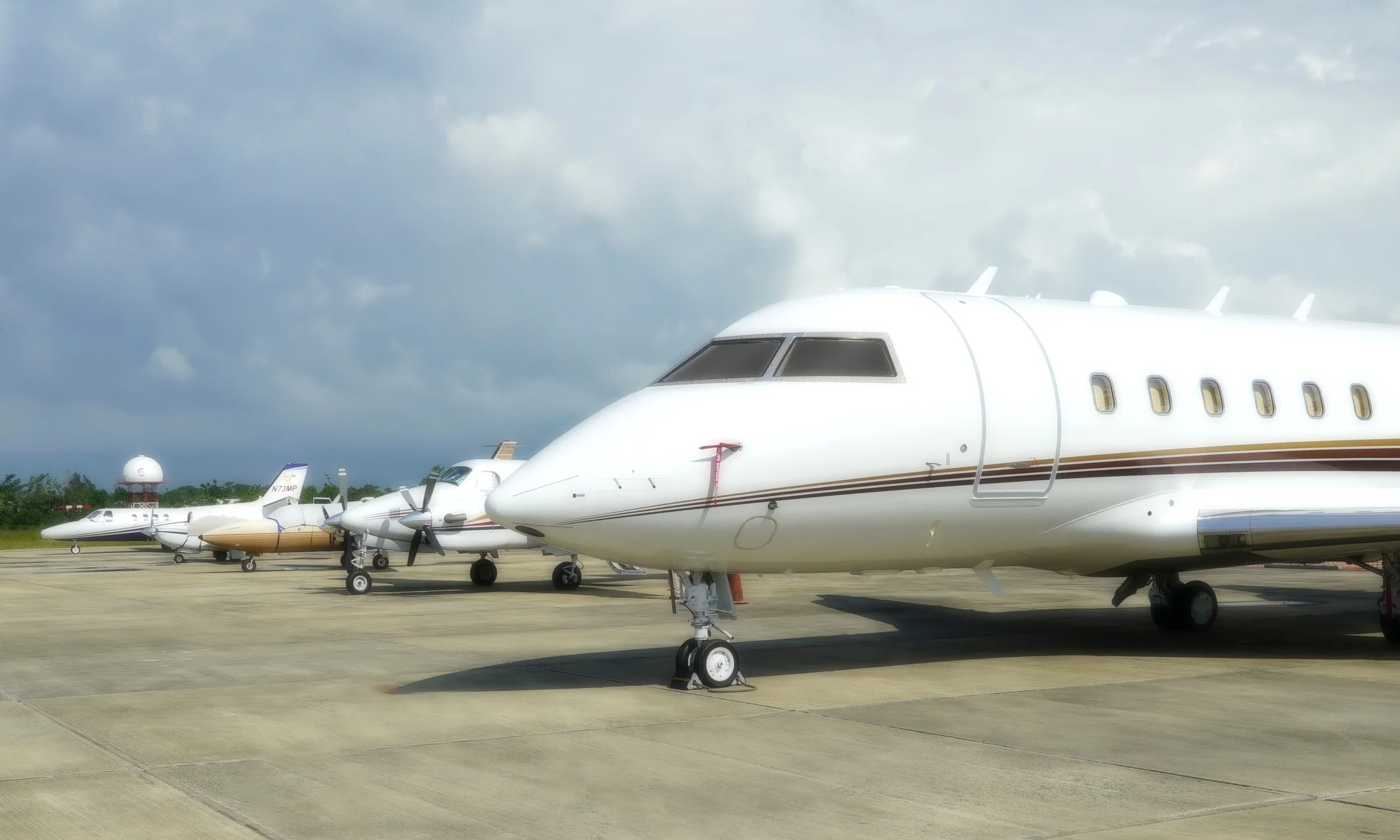 PRIVATEjet_03.jpg