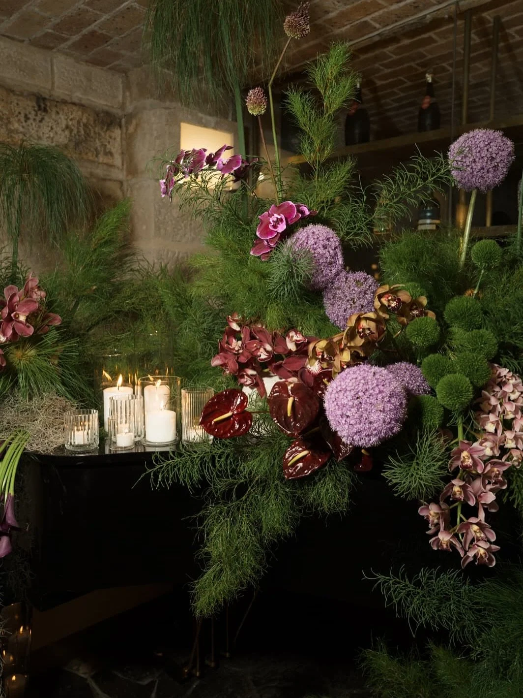 From ceremony installations to an epic welcome installation. 
We repurposed Alex and Matt’s stunning ceremony installation into an entrance feature at @chezbecketts and it didn’t disappoint. Pair this with some super cute moss mounds wit