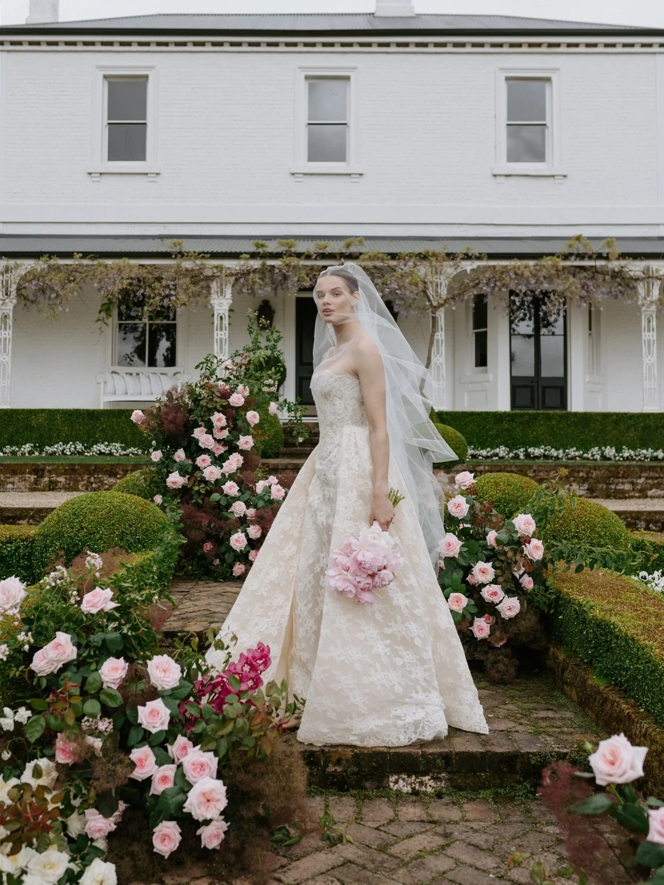 Welcome to Rosedale, the most incredible property and wedding venue in Orange. 

It&rsquo;s so hard not to go crazy and show images from every part of this shoot. So I&rsquo;m starting with the luscious ceremony which of course we couldn&rsquo;t do a