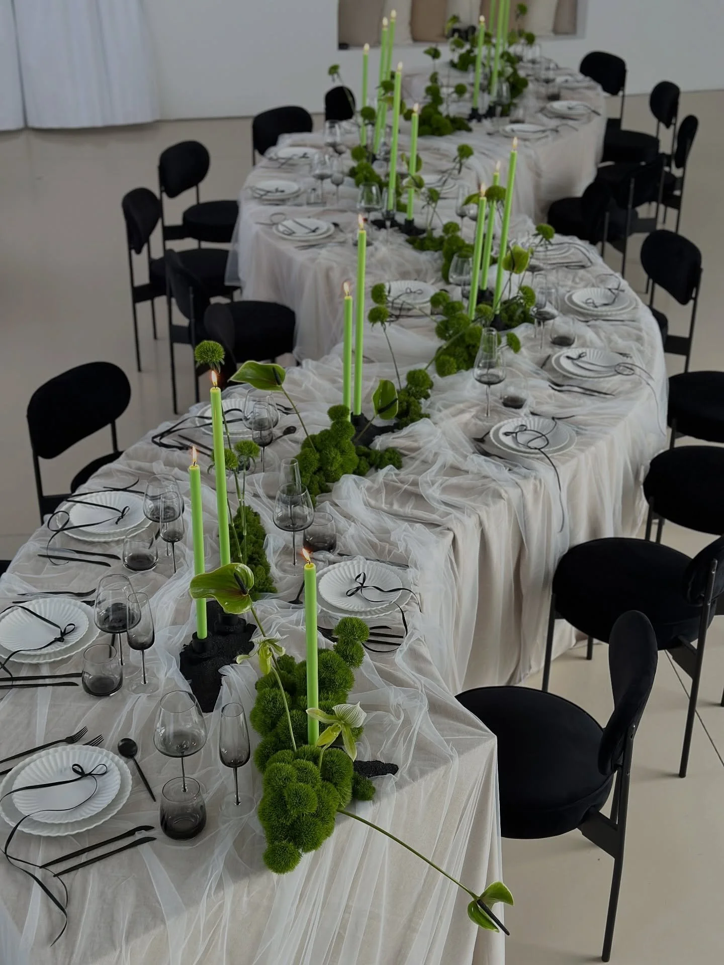 Layers and layers of detail in our beautiful table scape created for @akanesssharksphoto . What a vision. 

Content creator | @blaze_connectt 
Venue | @_olympus.studio 
Furniture hire | @simply.seated 
Tableware hire | @theprettytablehire 
HMUA | @li