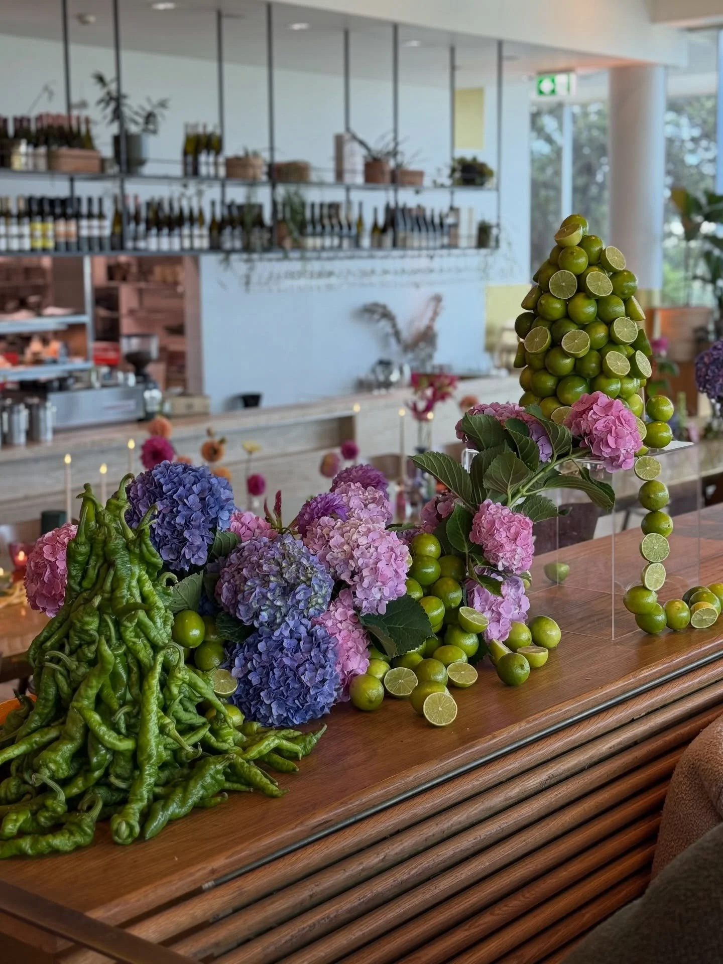 We always love being back at the Art Gallery of NSW. 

We had so much fun creating these bold and sculptural florals for Shell and Will this weekend. 

Venue | @artgalleryofnsw @thefreshcollectiveau 

Fruit sculptures, reception flowers, wedding rece