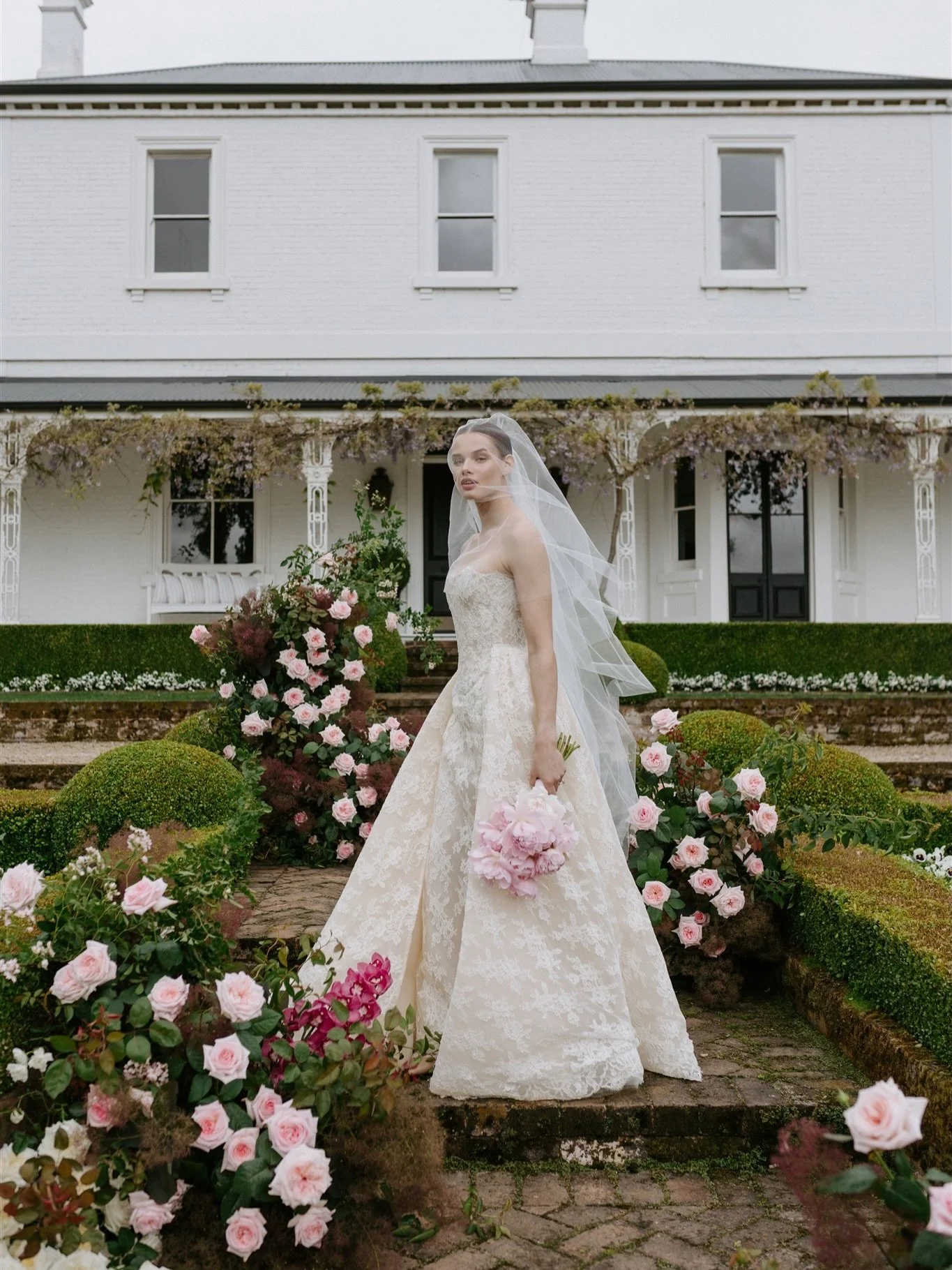 Welcome to Rosedale, the most incredible property and wedding venue in Orange. 

It&rsquo;s so hard not to go crazy and show images from every part of this shoot. So I&rsquo;m starting with the luscious ceremony which of course we couldn&rsquo;t do a