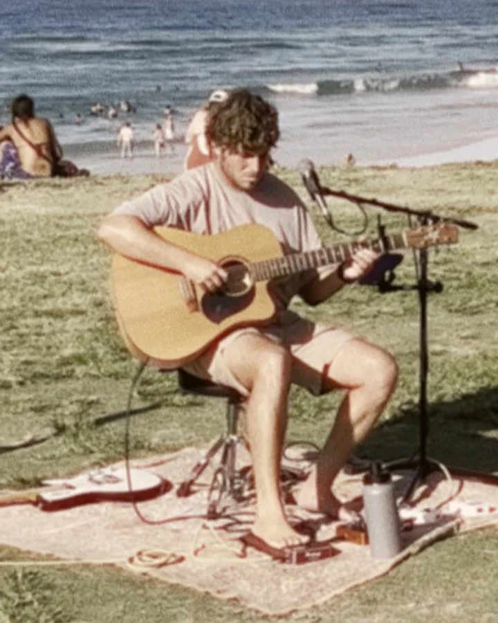 the local loom 🧵

gigs this week 🎶

tonight | lismore, nsw | @theleveeloungeandbar | 5 - 7 pm

sunday | port macquarie, nsw | @hellosailor2444 | 2 - 5 pm