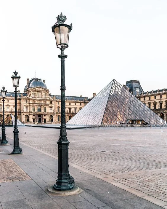LOUVRE4.jpg