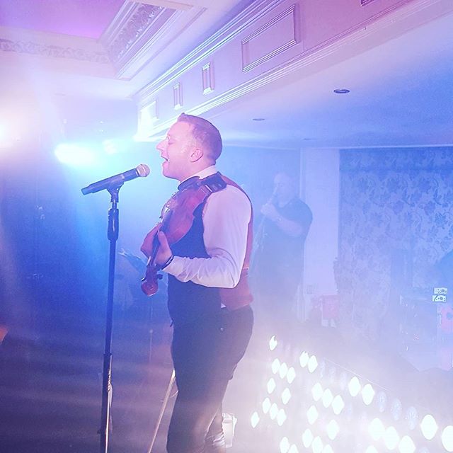 #ohnohoneyimgood 
what a great night we had monday in coleraine.. dont forget were in the @tullyglass_house_hotel this #SATURDAY ... dont forget to check out there amazing #DINE&amp;DANCE PACKAGE
#ritchieremo🎻 
#ritchieremoontour 
#Seeyousoon