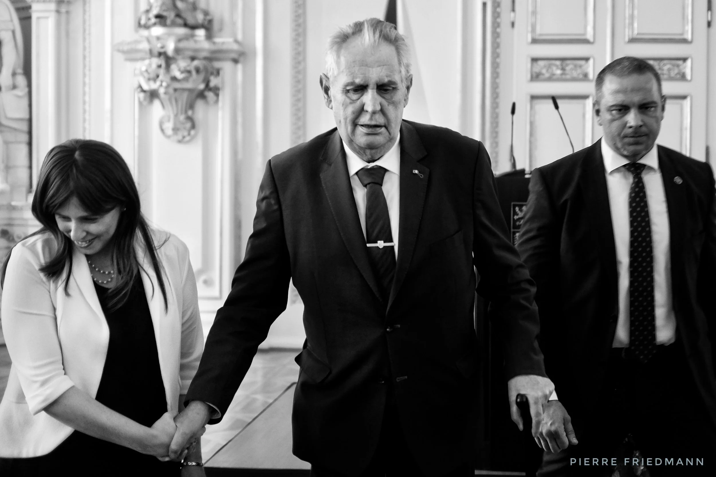 Israeli deputy minister of foreign affairs Zipi Hotoveli breaks protocol and helps Czech president Miloš Zeman get off the stage. The president hosted Israel’s 70th Independence Day celebration at the Spanish Hall of Prague Castle, 25.4.2018.