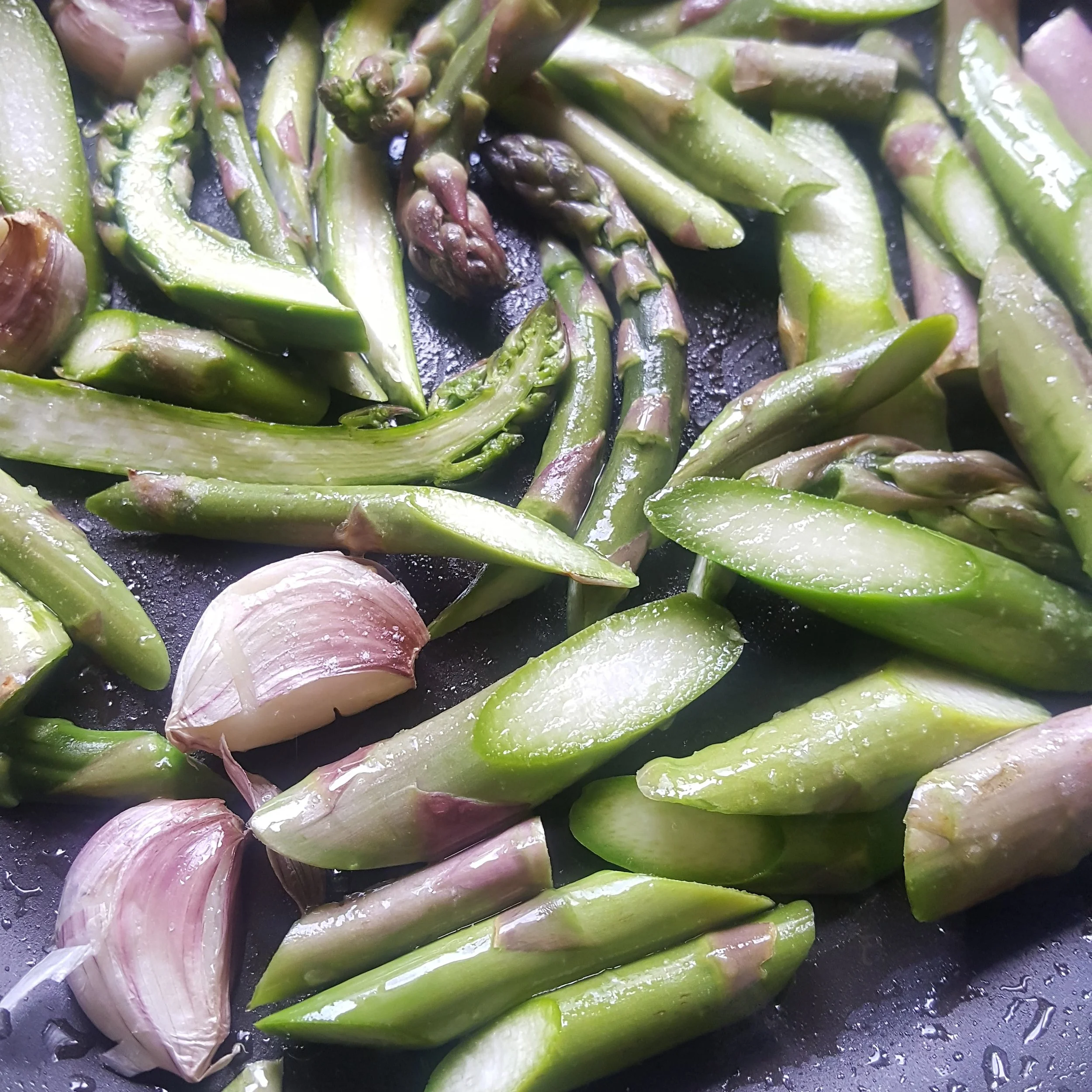 Simple and delicious - new season asparagus from the farmers market, with garlic, salt and pepper