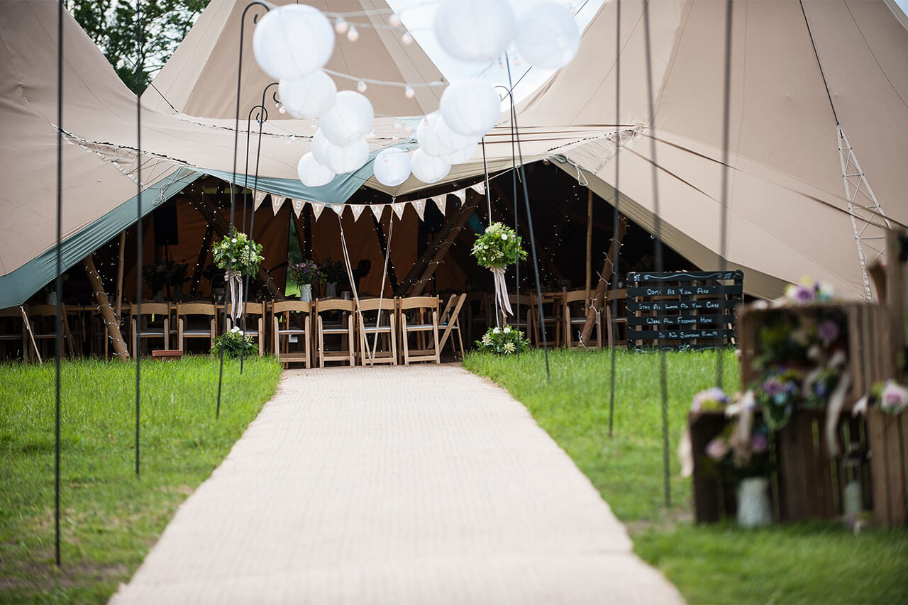 Boutipi-wedding-tipis-from-outside-header.jpg