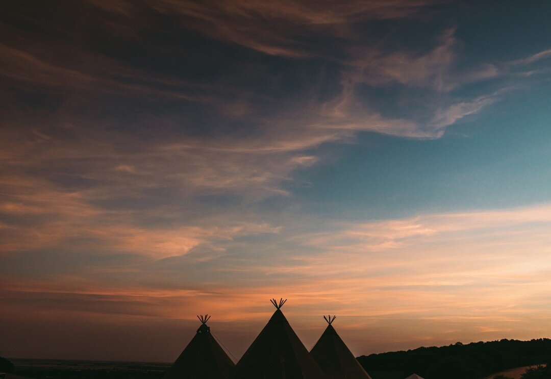 I mean.. Does this even need a caption? 😍

📷 @go_photo_vicky_benge 

#boutipi #wedding #bridetobe #yorkshirewedding #teepeewedding #tipiwedding #sunset #weddingphotography #bridal #groomtobe #outdoorwedding #tentipitravels2022 #sky #tipihire #tipih