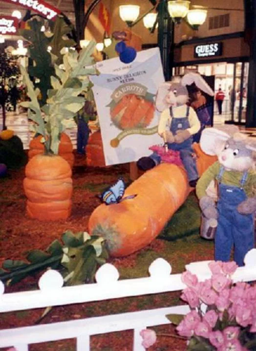 easter_bunny_carrot.jpg