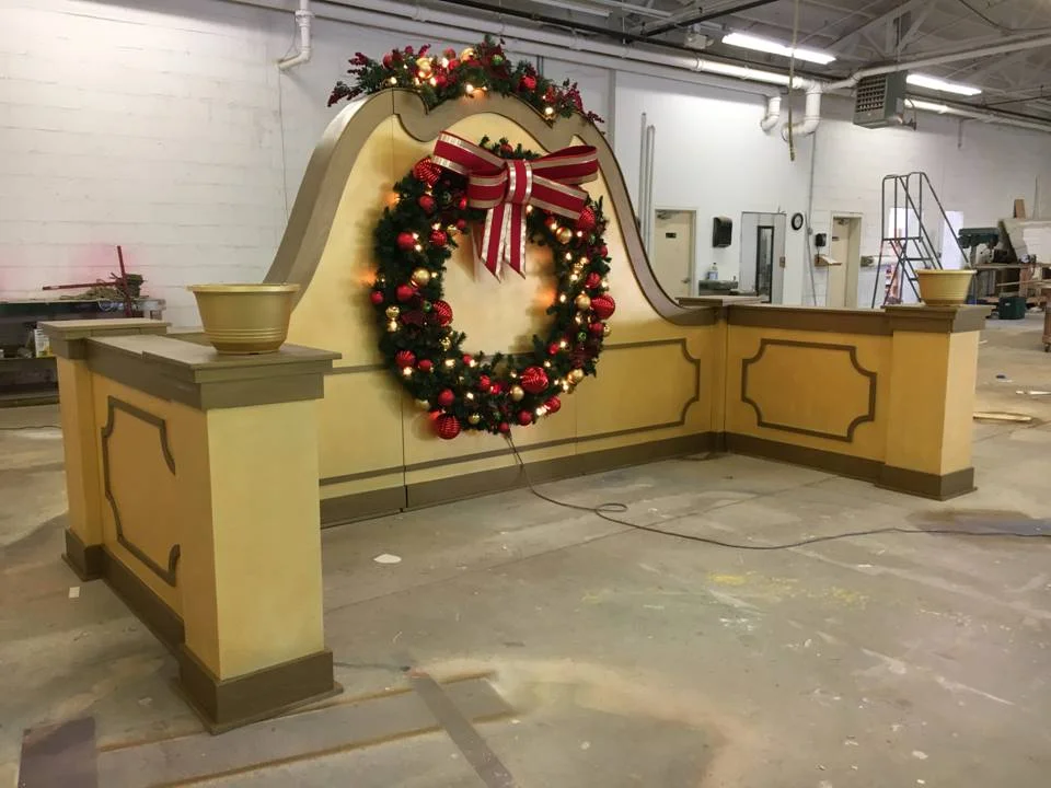 gold_santa_wall.jpg