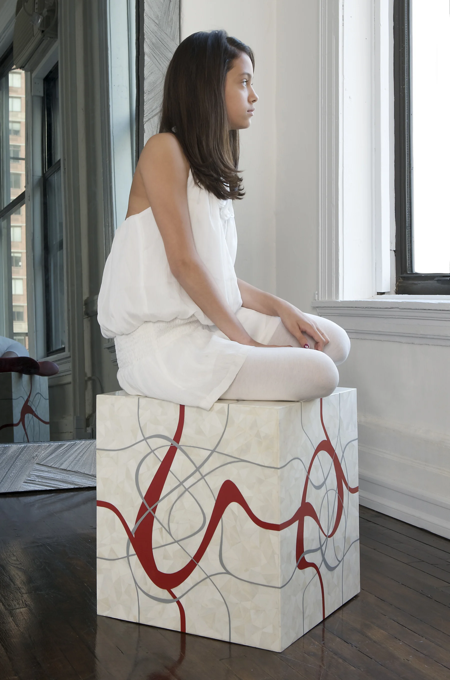 reeta-gyamlani-farrago-design-dune-white-lifestyle