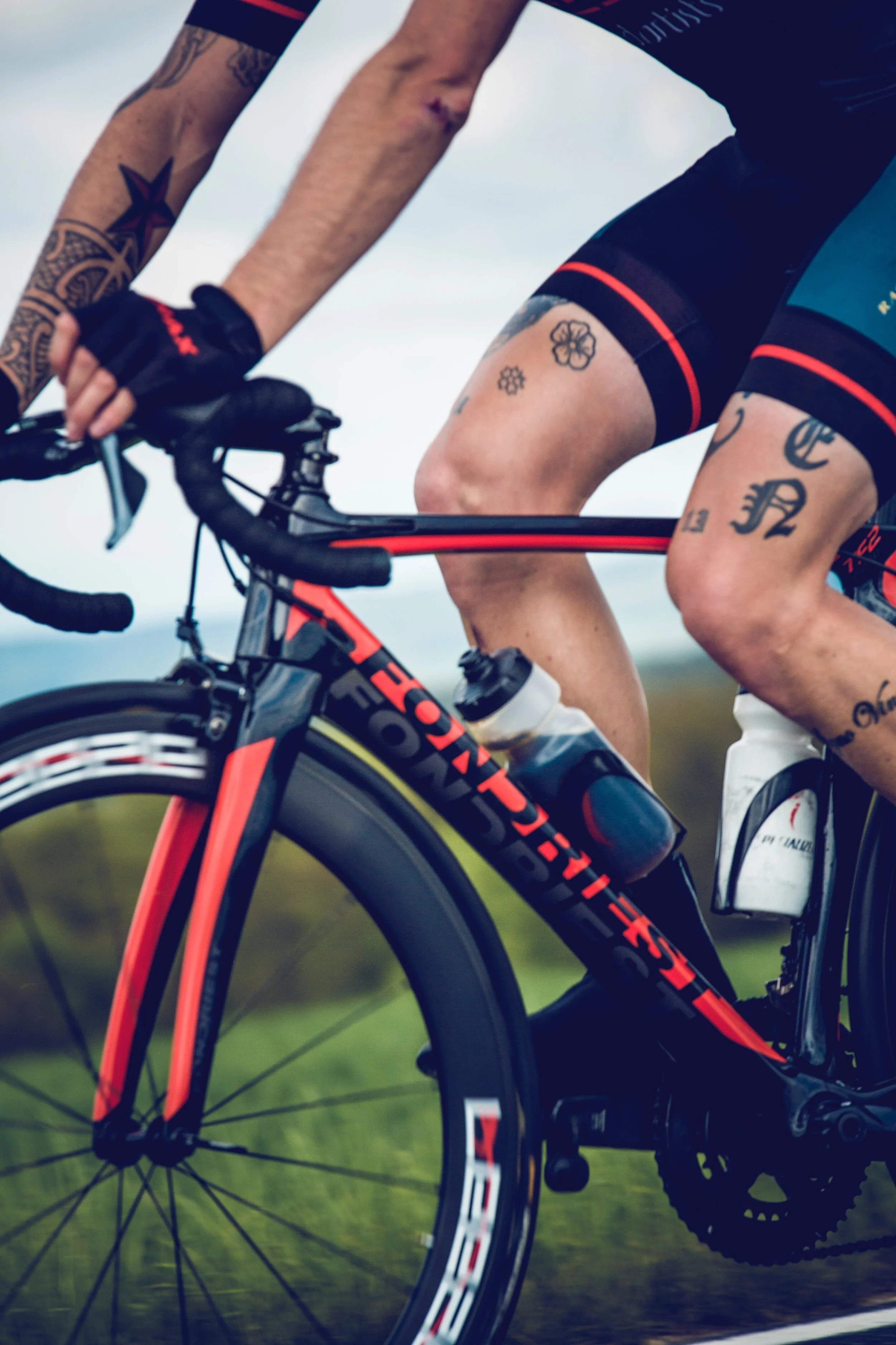 <p><b>Title Here</b>Descriptive here.</p><a href=“/www.google.com”>Button Here</a>