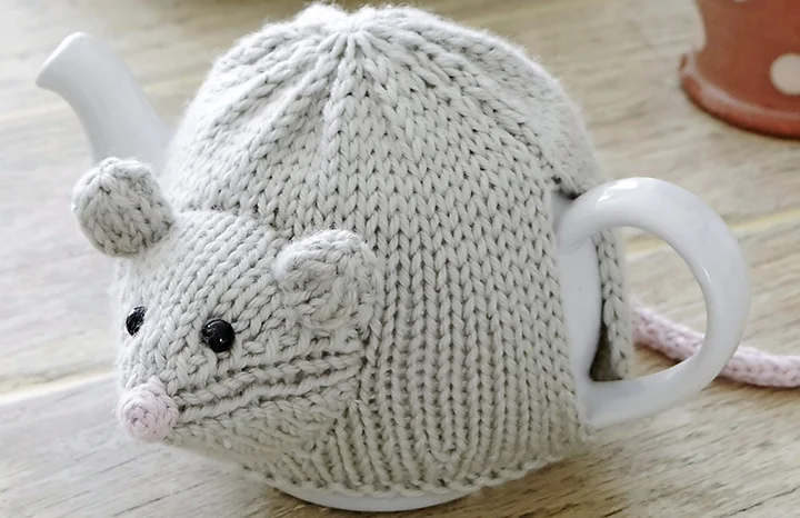 Mouse%20tea%20cosy.jpg