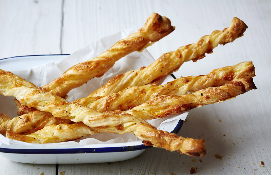 Cheesestraws_L.jpg