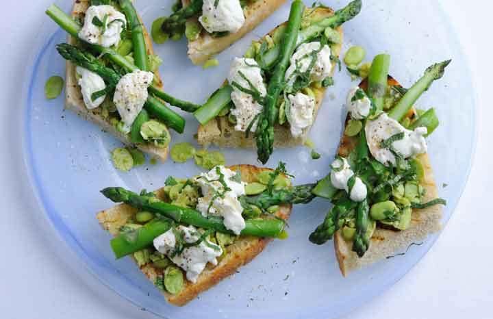 British-asparagus,-broad-bean,-and-mozzarella-bruschetta.jpg