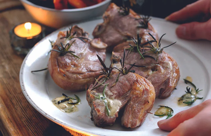 Welsh%20Lamb%20loin%20chops%20stuffed%20with%20Stilton%20served%20with%20chunky%20veg%20wedges.jpg