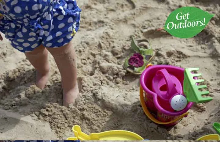 Child-playing-in-the-sand-on-Studland-©NTPL-Chris--Lacey_720x405.jpg