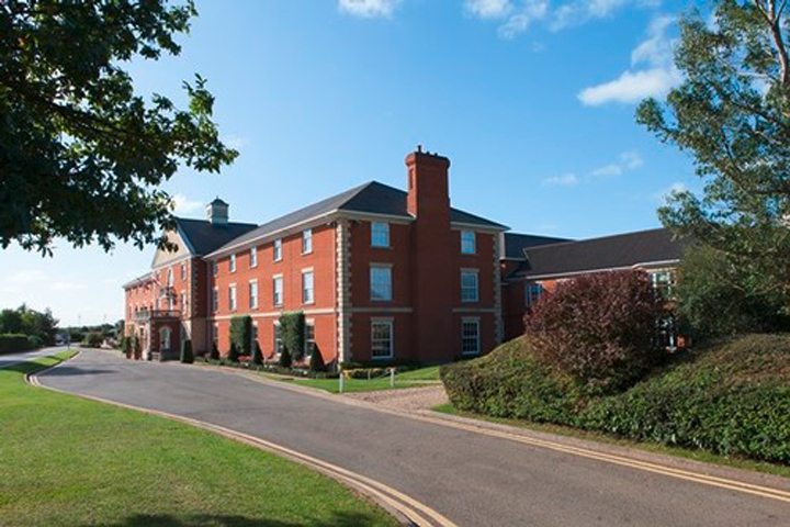 Exterior-of-the-hotel---Small.jpg