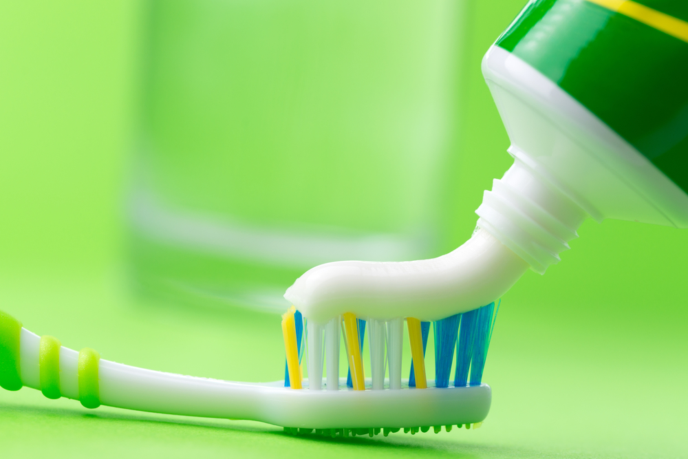tooth-paste-brush-cleaning.jpg