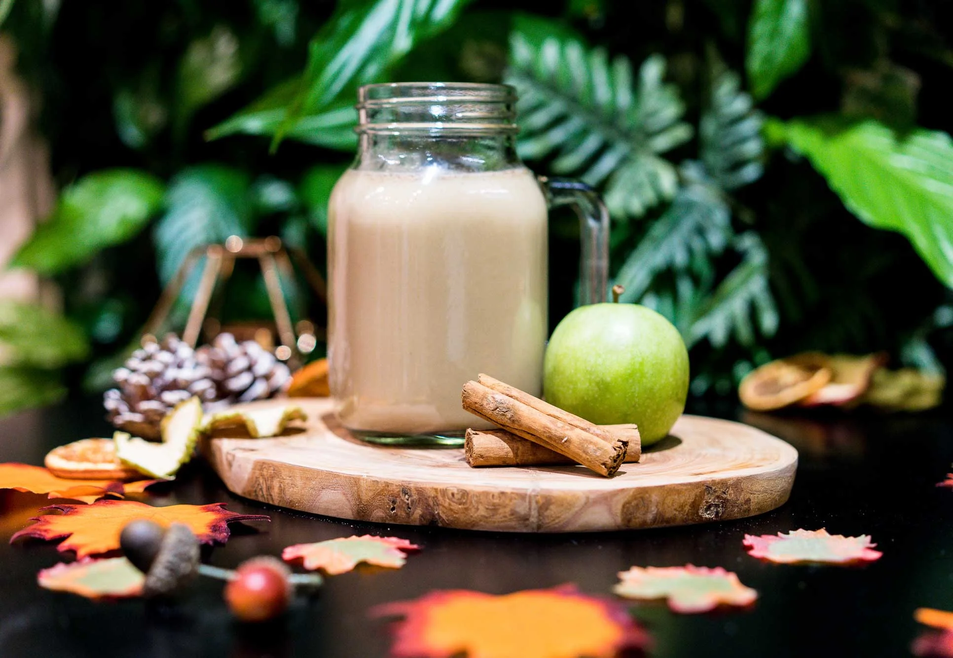 Linwoods--WARM-APPLE-AND-CINNAMON-SMOOTHIE-1-.jpg