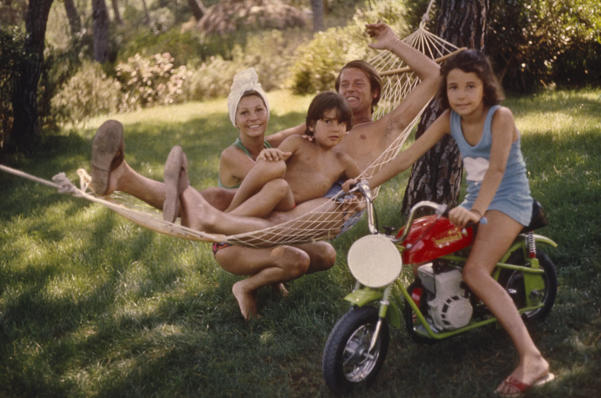 roger-moore-family.jpg