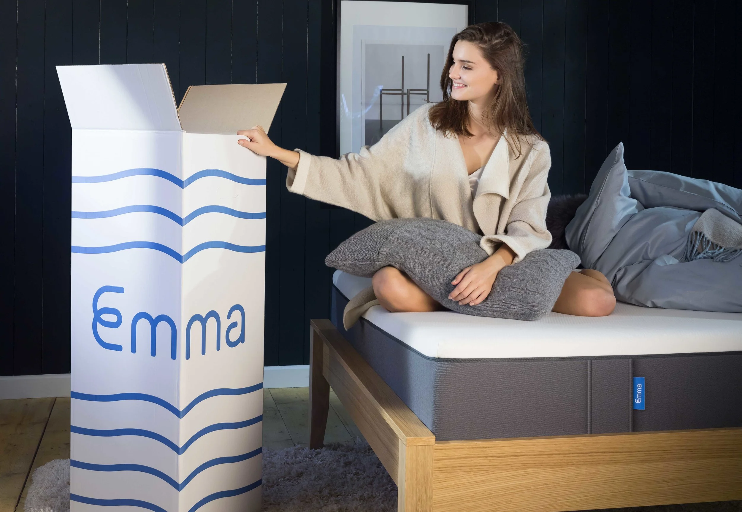 Emma-Mattress10902_Box_04_mit_griff.jpg