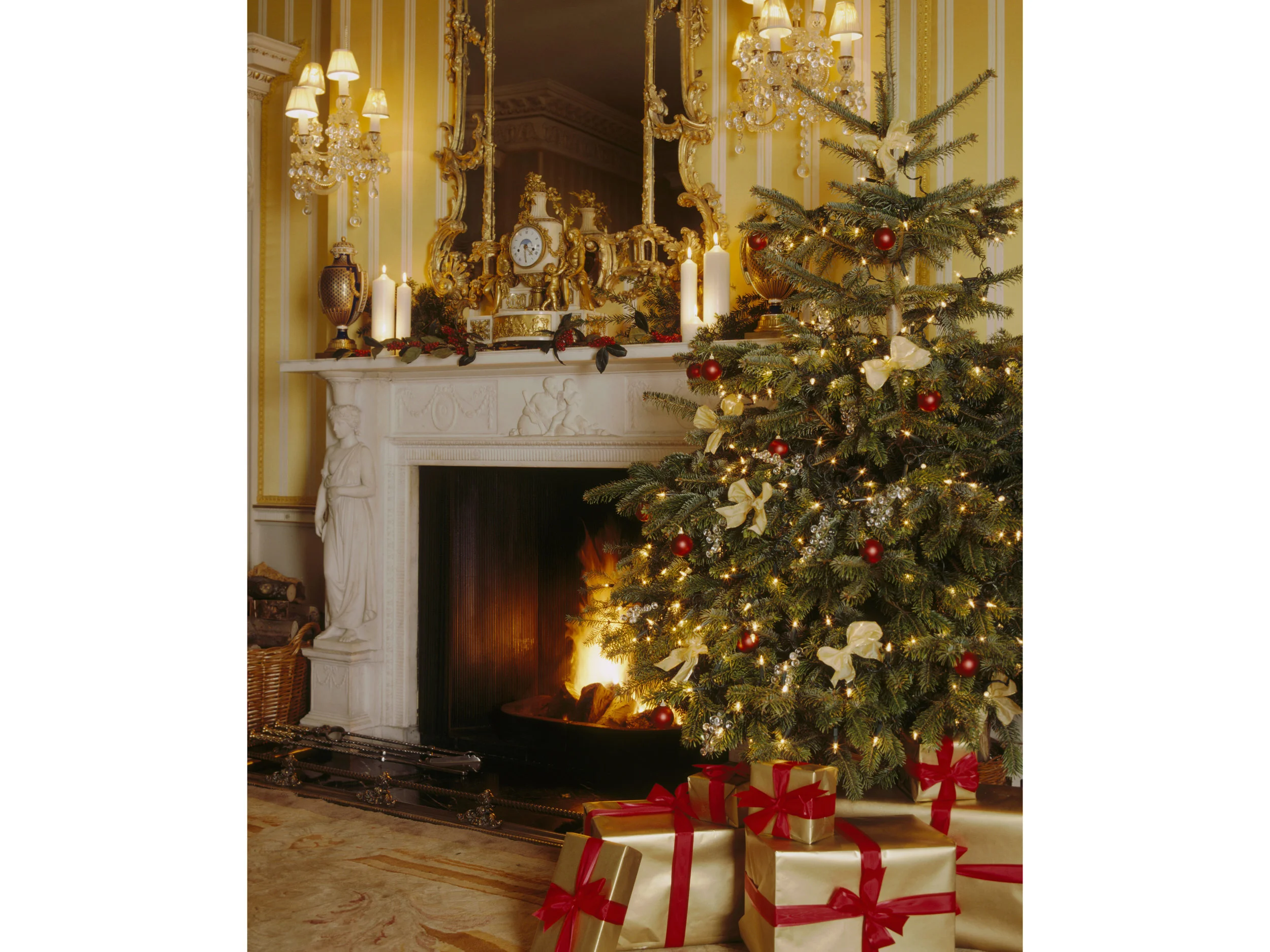 Hinton-ampner-christmas-©National-Trust-Images-Nadia-Mackenzie-(1).jpg