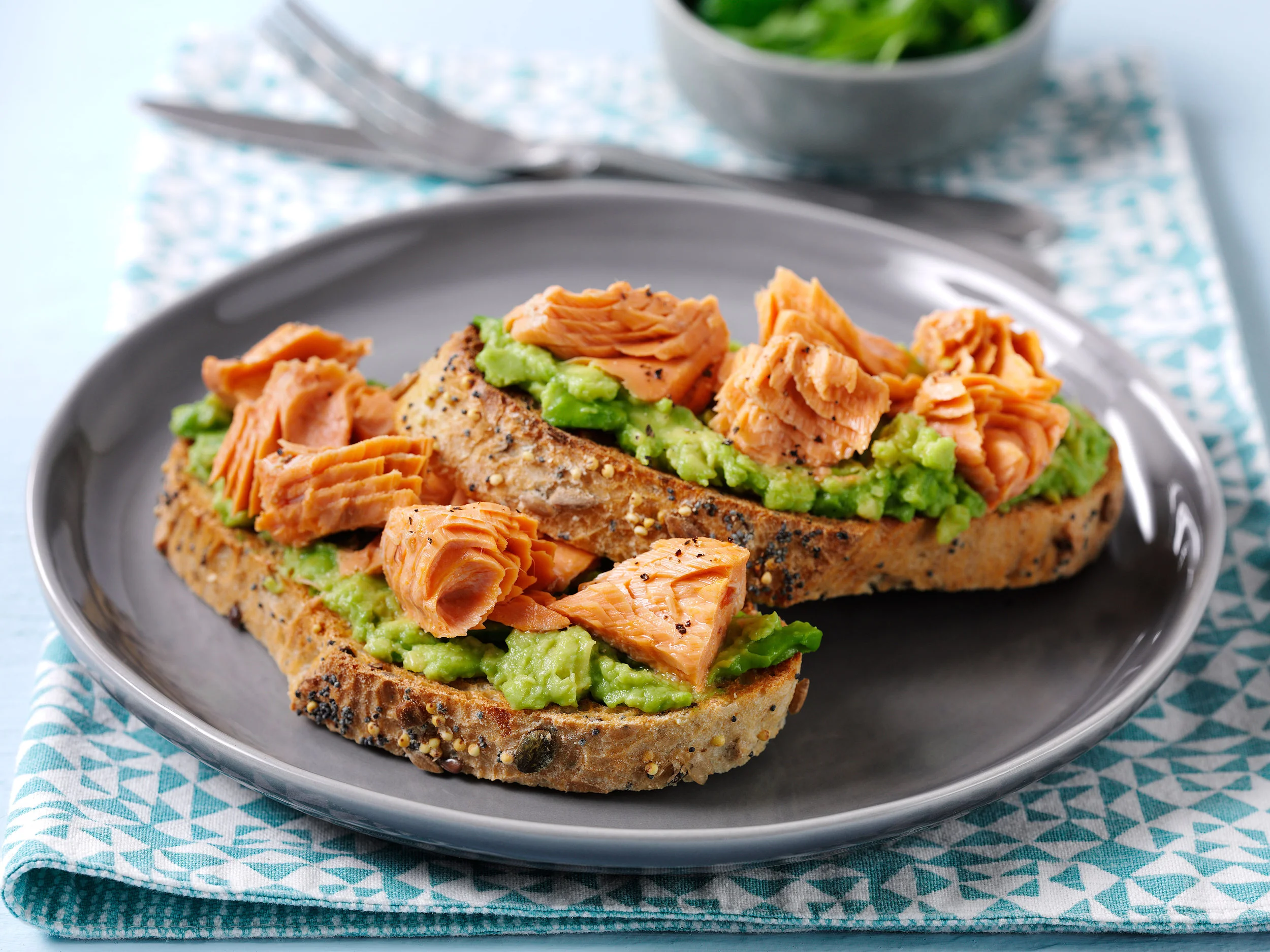 salmon-advocado.jpg