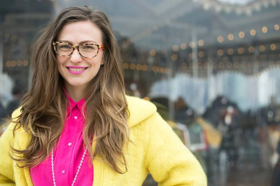 Sarah Mac is a Writer and Mindset Coach who helps women to create more freedom, fun and money doing work they’re passionate about.