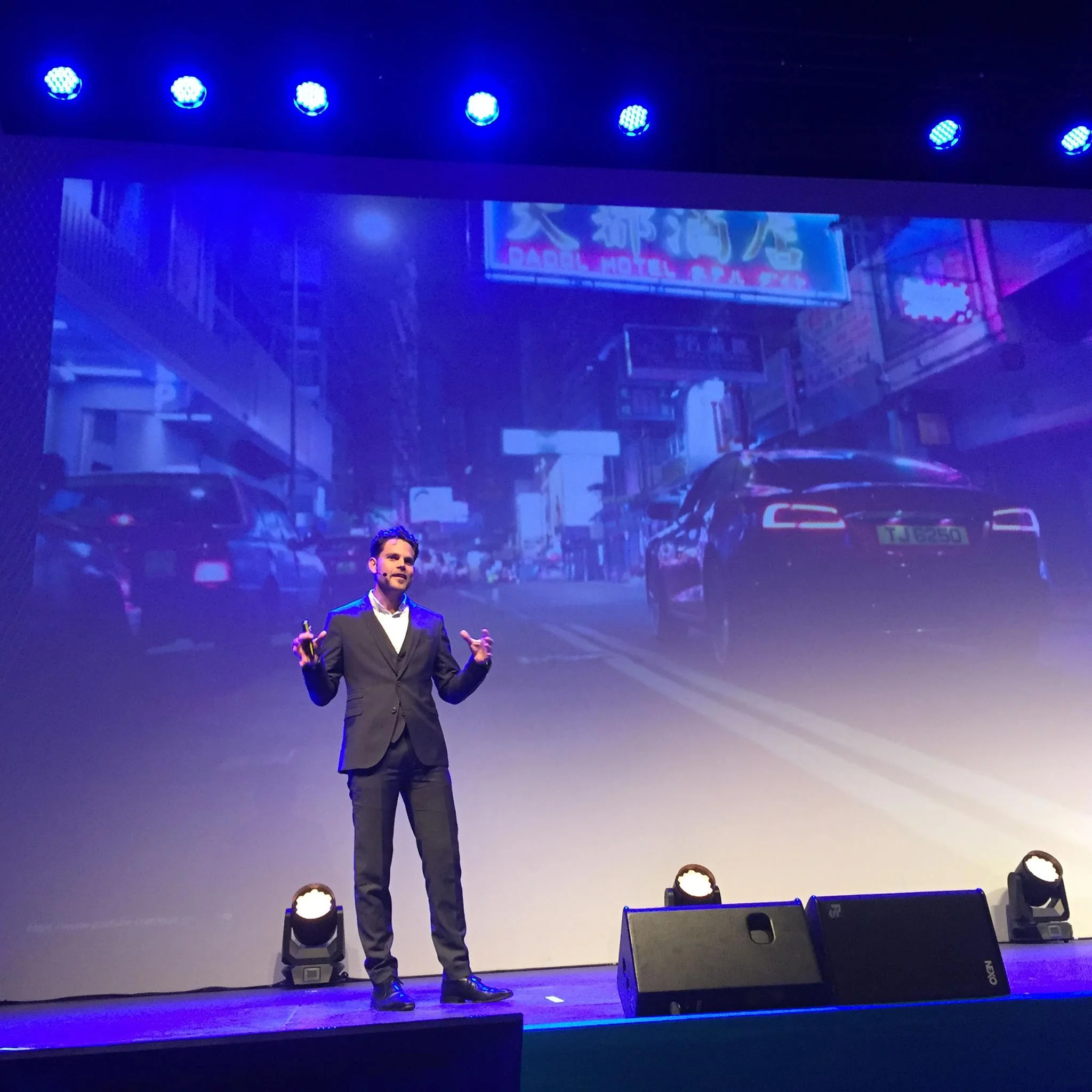 Paul Versteeg speaking at Dutch Design Week 2016