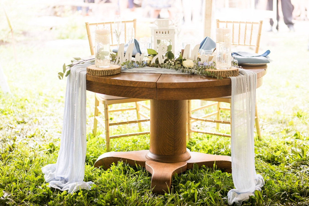Vienna - round sweetheart table