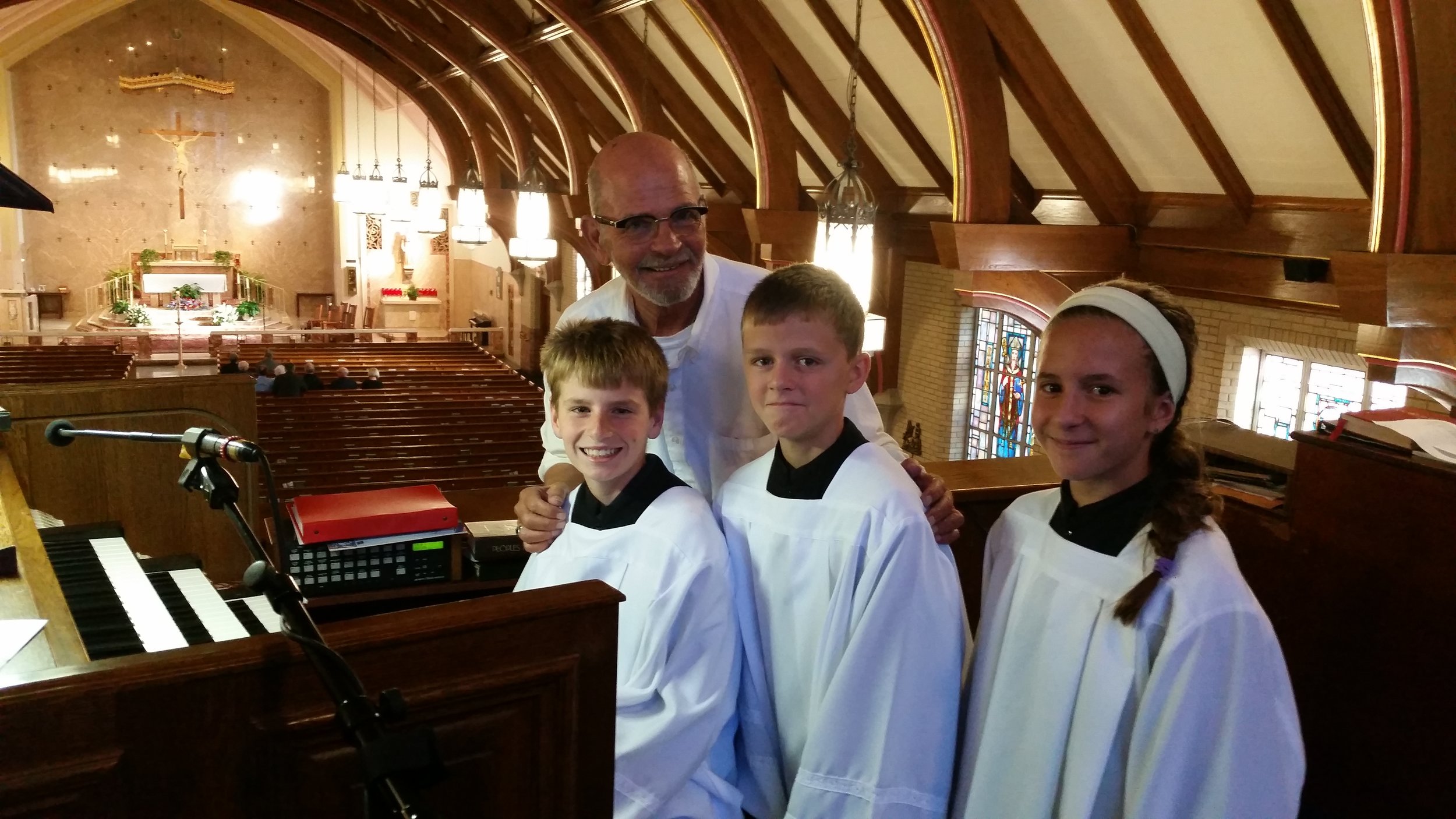 altar-servers-organ.jpg