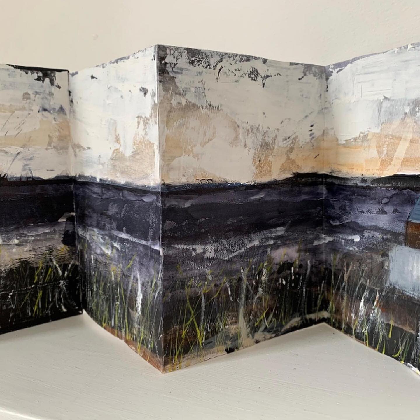 Really worth visiting this excellent exhibition at @fidrafineart in Gullane featuring the work of Dominique Cameron and Ann Cowan. Look at this stunning sketchbook of Winterfield by Ann.

There&rsquo;s some lovely paintings of Dunbar and of the cabin