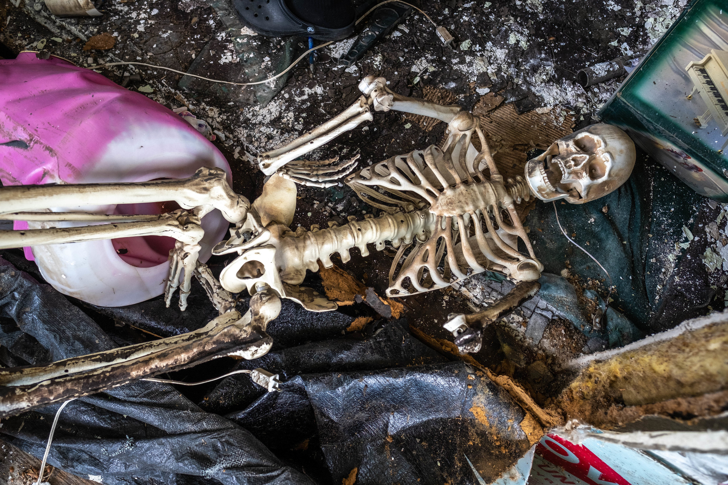  A Halloween decoration is unearthed. Ironically, earlier this week, Dean and his brother discovered the actual remains of a human skeleton when they were fising on the Missouri River. They reported the discovery to the local authorities and wondered