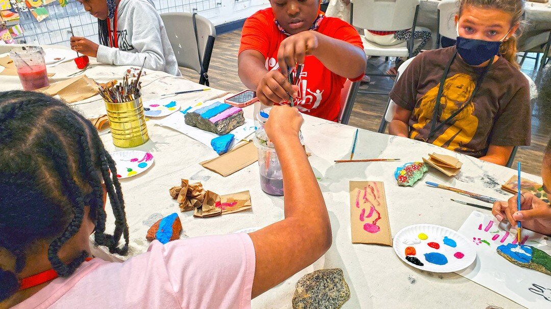 📣 Educators! We are looking for some guest teachers to host a homeschool class -- the class is Botanical Arts, and it examines t how we use plants in art. Ideally we'd like someone who can talk about textiles dyeing with natural dyes, pressing flowe