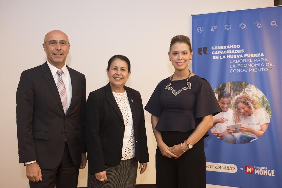 Sr. Fidel Jaramillo, Represente del BID para Costa Rica, Sra. Sonia Marta Mora, Ministra de Educación, Maria José Monge, Presidente de Fundación Monge.