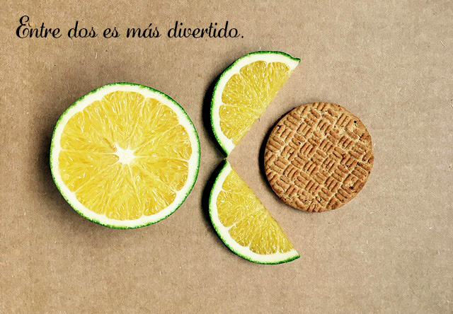 El viejo dicho que dos cabezas piensan mejor que una es vital para esto. Ocupas ayuda para sostener cosas, que nos traigan algo que se nos olvidó, que nos echen porras o simplemente que nos ayuden con consejos para que la foto quede perfecta.
