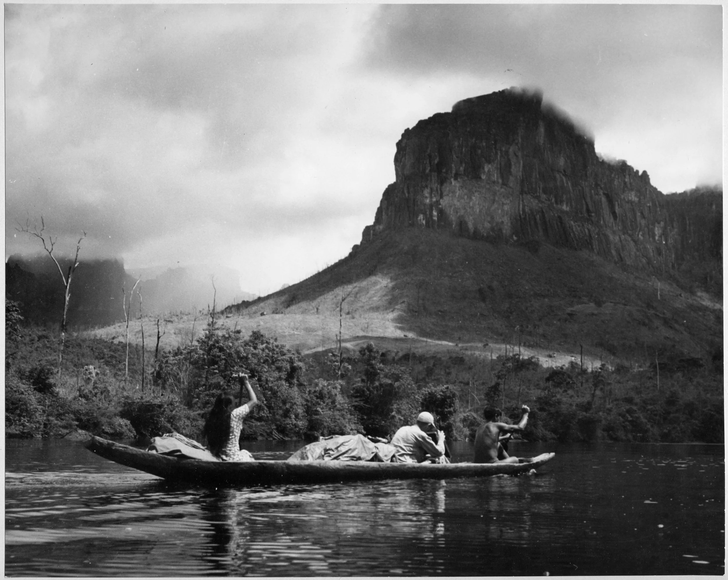  “Curiara” in the Río Carrao on its way to Angel Falls