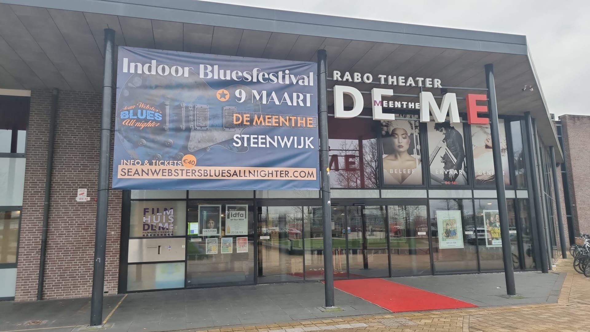 Only 5 weeks left til the first edition of Sean Webster's Blues All Nighter in De Meenthe sSteenwijk!! 
The big banners are going up !!!!!!