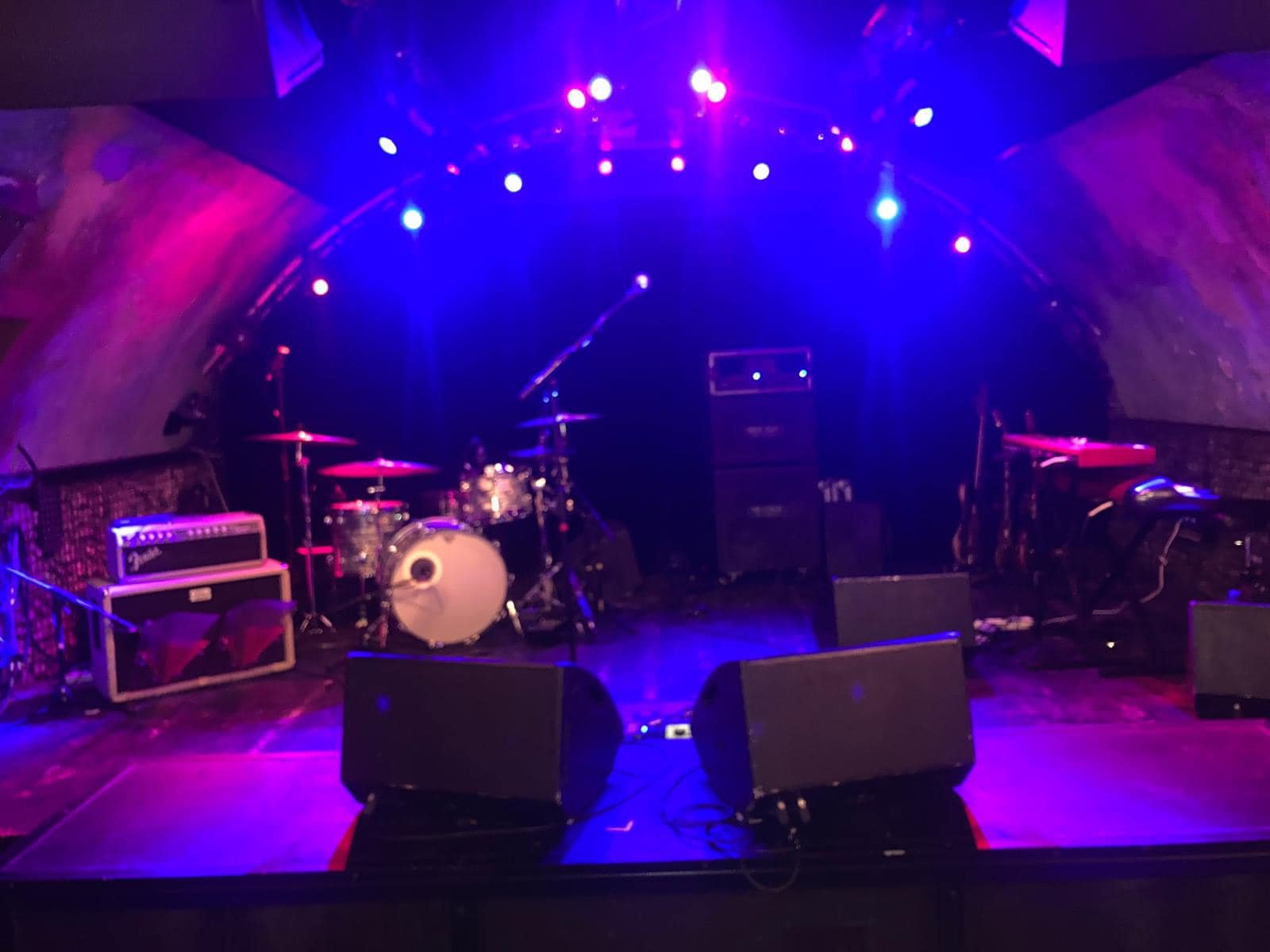 After a fantastic near tonsold out show ( more than 250 people ) in Baden-Baden on Saturday, we are now set up and ready to hit the stage at Rockhouse Salzburg. 
Cone and say hello.