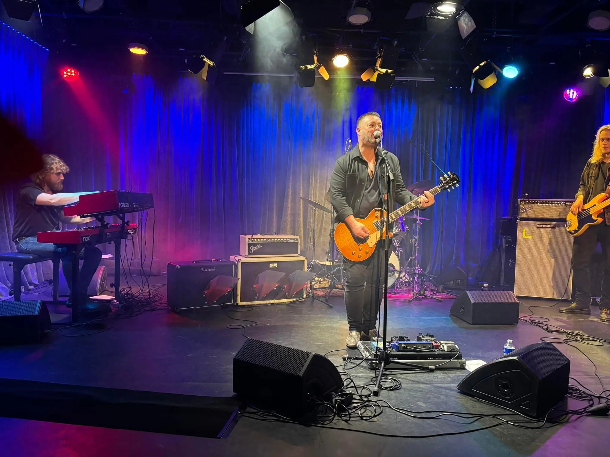 Thank you very much to Cultuurhuys De Kroon and the fans who sold out the show last night. What a great way to finish 2024 with my band shows. 
Special thanks to Arjan and Judith at the Bed en Breakfast Hartenlust Bodegraven for the warm welcome and 