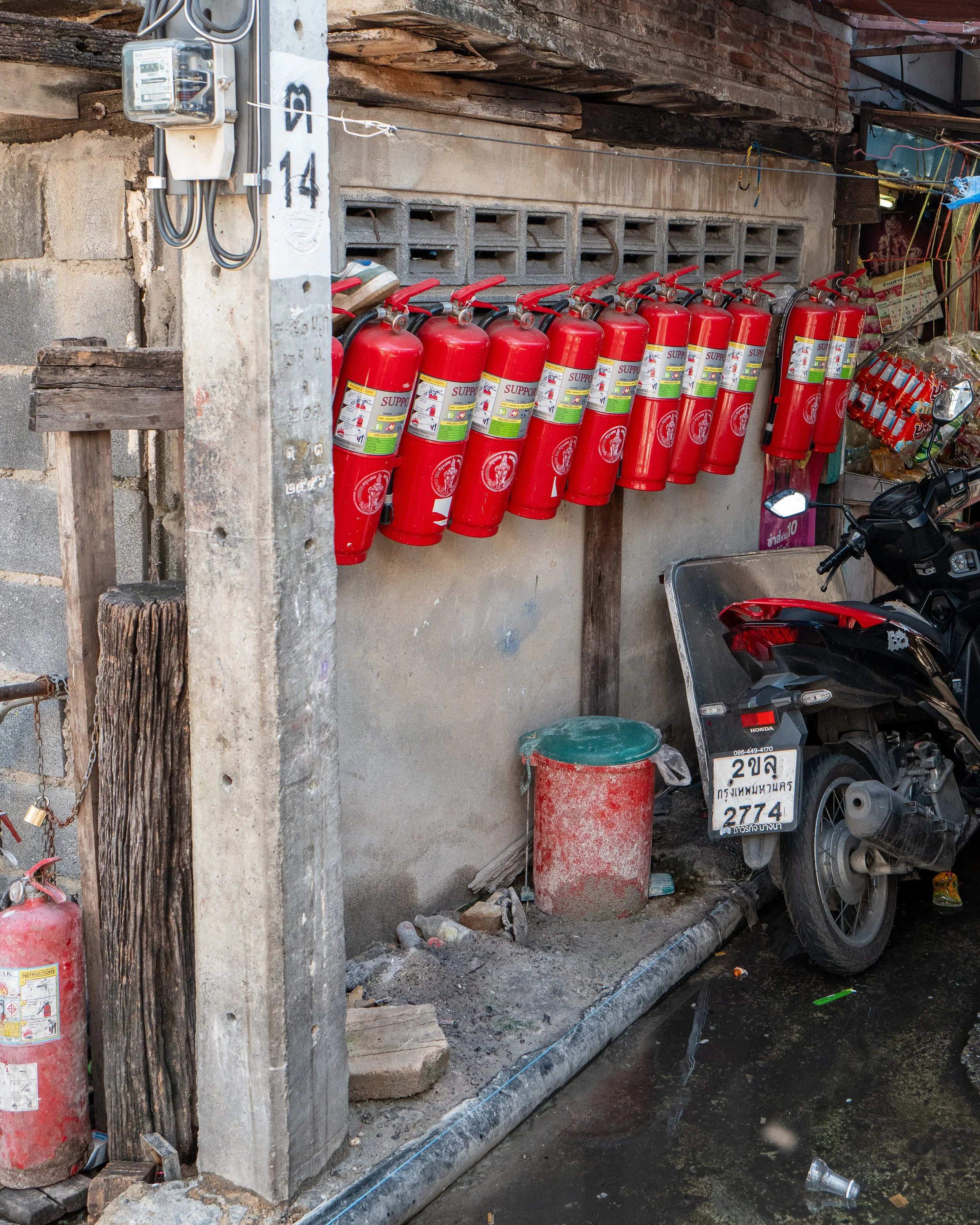 Bangkok Khlong Toi Slum 15.jpg