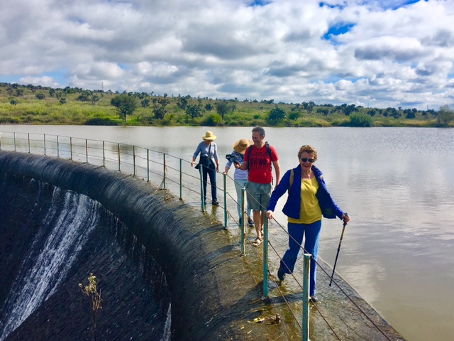 The vibrant Ruth, leading us across Cortina de la Presa dam and into the Botanical Garden (el Charco del Ingenio)