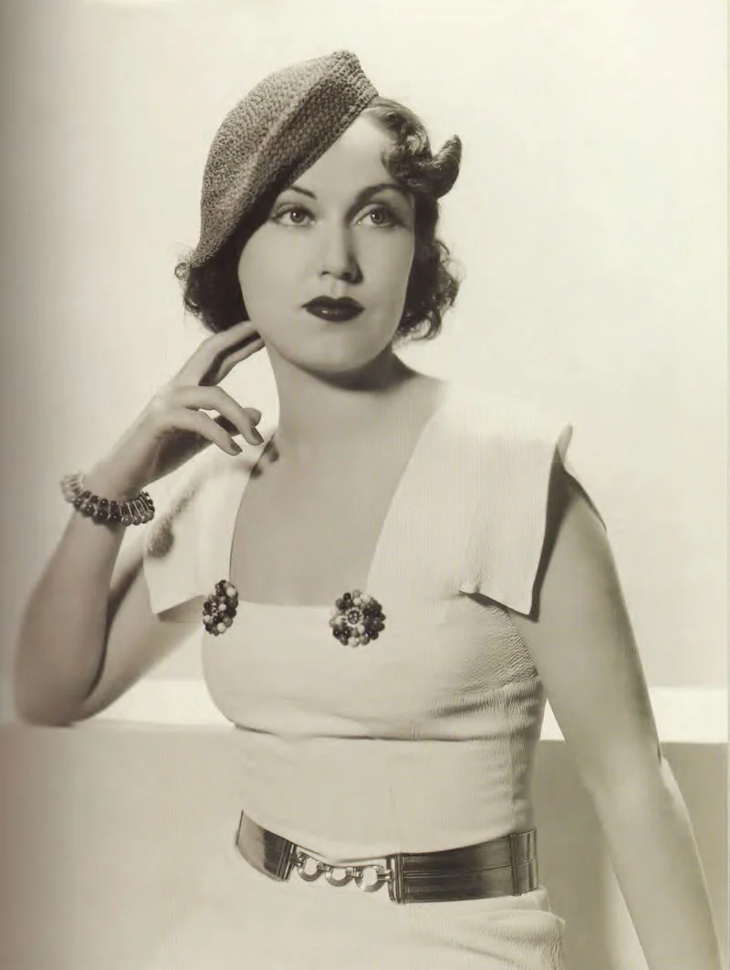 1930s: beret hat and accessories.