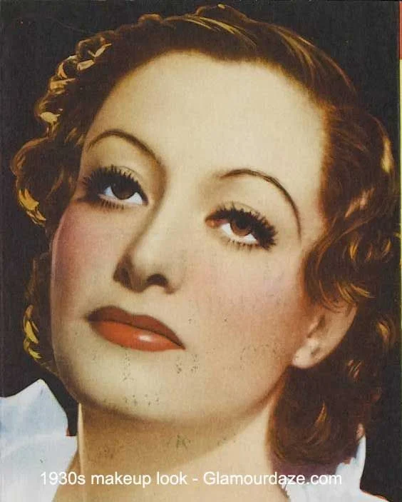 1930s makeup: mascara, red lip