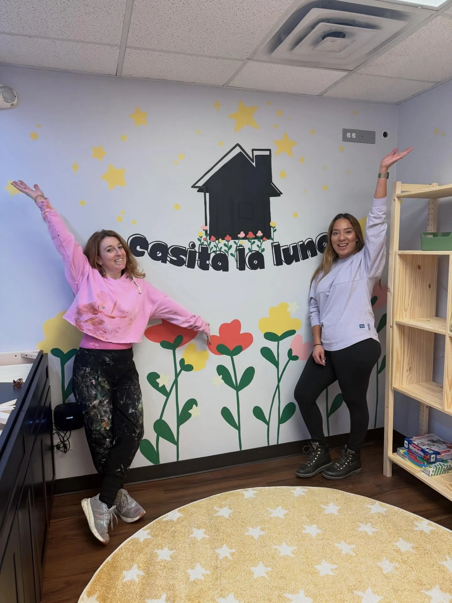 Just as I was preparing to close out my outdoor mural season, I received a message out of the blue from Diana, the owner of @casitalaluna  She shared her story and told me about her newly opened grief center. The timing was impeccable. I knew immedia