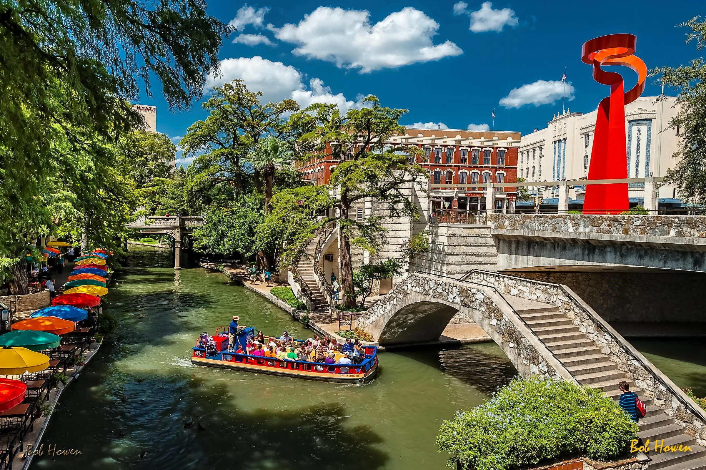 Cruising-the-Riverwalk-Bob-Howen-VisitSanAntonio.jpg