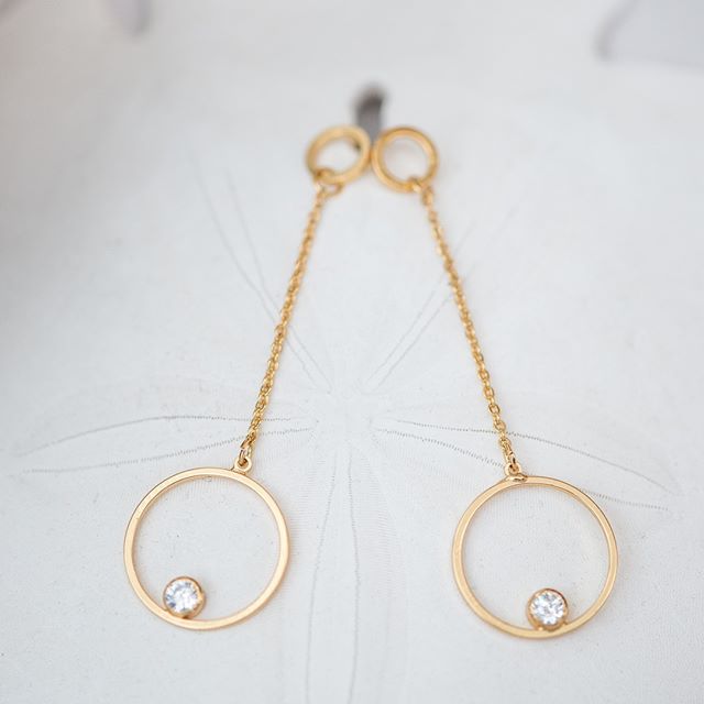 Twinkle in the night in our gorgeous drop earrings ✨💫
Get them now by clicking the ink in our bio 😍
.
.
.
#niceandbella #bellapower #fashionjewelry #entrepreneur #businessopportunity #bosswomen #thoughtfulthursday #thursdayvibes #fridayjr