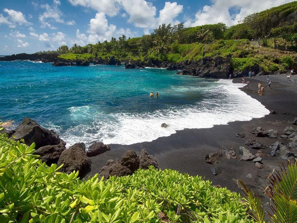 Road to Hāna Tour Comparison: Polynesian Adventure vs. Valley Isle Excursions – Which Maui Journey Is Right for You?